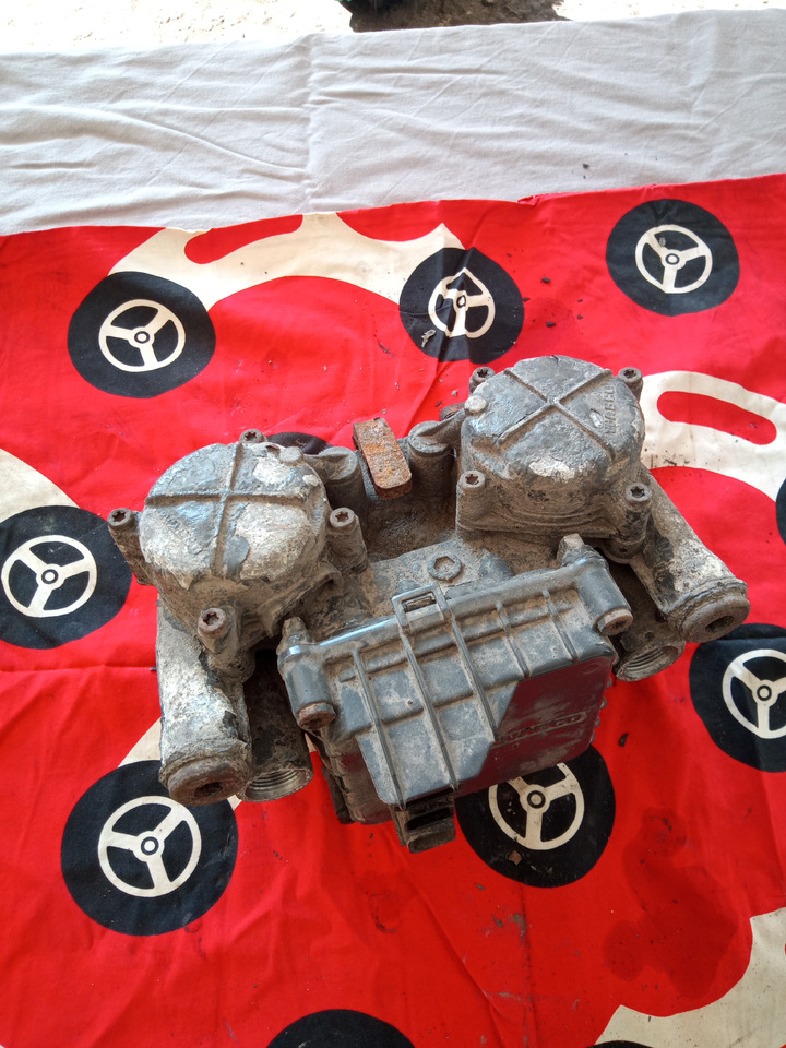 DAF XF106 - Гальмівний клапан: фото 4 DAF XF106 - Гальмівний клапан: фото 4