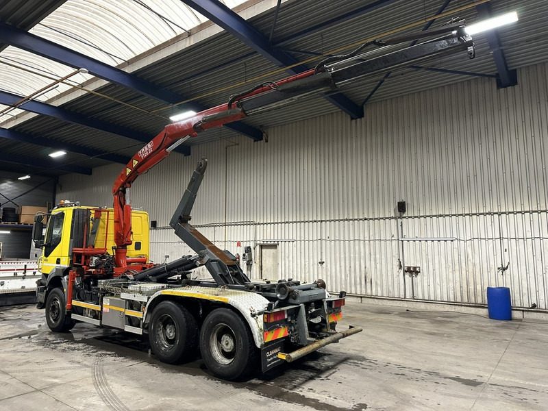 Iveco TRAKKER 350 6x4 HOOKLIFT + CRANE FASSI F120.22 (5/6 F) - *342.000km* - STEEL SPRING / BIG AXLES - AS TRONIC AUTOMATIC GEARBOX - Гаковий мультиліфт вантажівка, Вантажівка з маніпулятором: фото 4 Iveco TRAKKER 350 6x4 HOOKLIFT + CRANE FASSI F120.22 (5/6 F) - *342.000km* - STEEL SPRING / BIG AXLES - AS TRONIC AUTOMATIC GEARBOX - Гаковий мультиліфт вантажівка, Вантажівка з маніпулятором: фото 4
