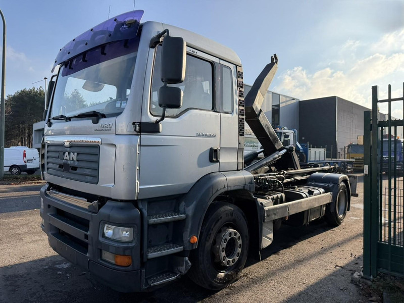 MAN TGA 18.350 4x2 19T HOOKLIFT / ABROLLKIPPER / GANCHO / AMPLIROL - EURO 3 - AS TRONIC AUTOMATIC - Гаковий мультиліфт вантажівка: фото 3 MAN TGA 18.350 4x2 19T HOOKLIFT / ABROLLKIPPER / GANCHO / AMPLIROL - EURO 3 - AS TRONIC AUTOMATIC - Гаковий мультиліфт вантажівка: фото 3