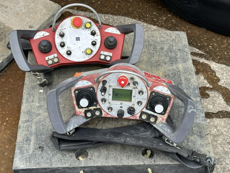 Автобетонозмішувач Mercedes-Benz ACTROS 3241 8x4 PUMI PM M 21-3 (21m) Putzmeister - *238.000km* / 1586H - EPS - BLADVERING / NAAFREDUCTIE: фото 10 Автобетонозмішувач Mercedes-Benz ACTROS 3241 8x4 PUMI PM M 21-3 (21m) Putzmeister - *238.000km* / 1586H - EPS - BLADVERING / NAAFREDUCTIE: фото 10