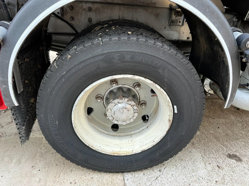 Renault MIDLUM 150 FUEL TANKER / CITERNE MAZOUT - 6500L - 3 COMPARTIMENTS - *ENGINE PROBLEM* - Вантажівка цистерна: фото 5 Renault MIDLUM 150 FUEL TANKER / CITERNE MAZOUT - 6500L - 3 COMPARTIMENTS - *ENGINE PROBLEM* - Вантажівка цистерна: фото 5