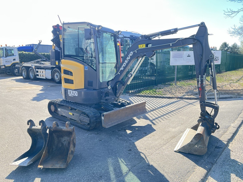 Volvo ECR25D 3 BAKKEN - 635 UREN - SLOOP + SORTEERFUNCTIE - EXTRA HYDR. LEIDINGEN - Міні-екскаватор: фото 3 Volvo ECR25D 3 BAKKEN - 635 UREN - SLOOP + SORTEERFUNCTIE - EXTRA HYDR. LEIDINGEN - Міні-екскаватор: фото 3