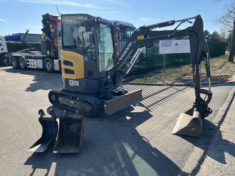 Volvo ECR25D 3 BAKKEN - 635 UREN - SLOOP + SORTEERFUNCTIE - EXTRA HYDR. LEIDINGEN - Міні-екскаватор: фото 1 Volvo ECR25D 3 BAKKEN - 635 UREN - SLOOP + SORTEERFUNCTIE - EXTRA HYDR. LEIDINGEN - Міні-екскаватор: фото 1