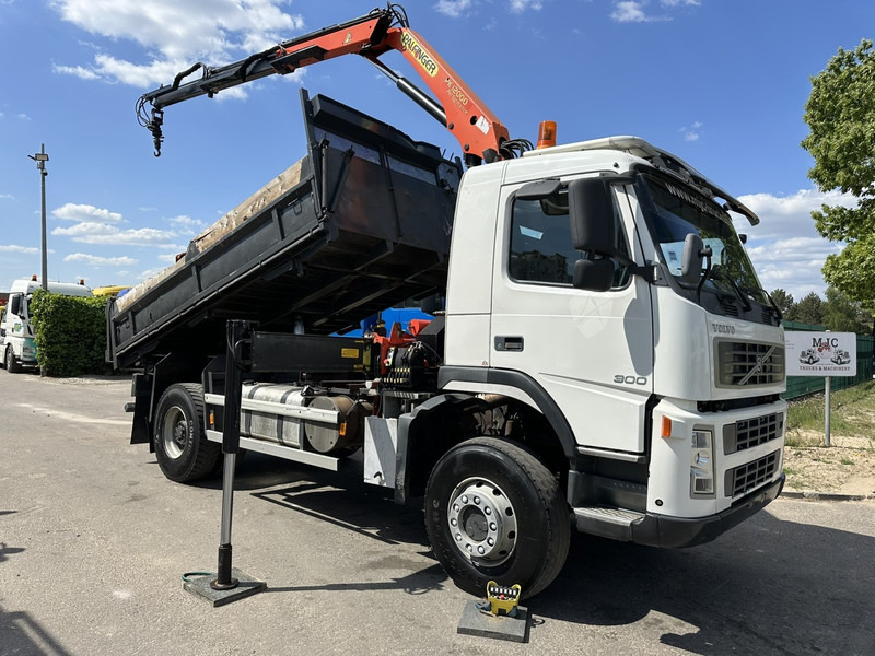 Volvo FM 300 4x4 TIPPER + CRANE PALFINGER PK 12000 - *339.000km* - MANUAL - STEEL SPRING / BIG AXLES - EURO 3 - TÜV 15/10/2025 - Самоскид вантажівка, Вантажівка з маніпулятором: фото 1 Volvo FM 300 4x4 TIPPER + CRANE PALFINGER PK 12000 - *339.000km* - MANUAL - STEEL SPRING / BIG AXLES - EURO 3 - TÜV 15/10/2025 - Самоскид вантажівка, Вантажівка з маніпулятором: фото 1