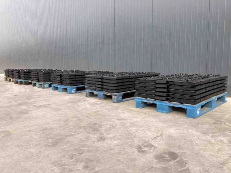 Demag Rubber Asphalt Pads - Рама/ Шасі в категорії Будівельна техніка: фото 1 Demag Rubber Asphalt Pads - Рама/ Шасі в категорії Будівельна техніка: фото 1