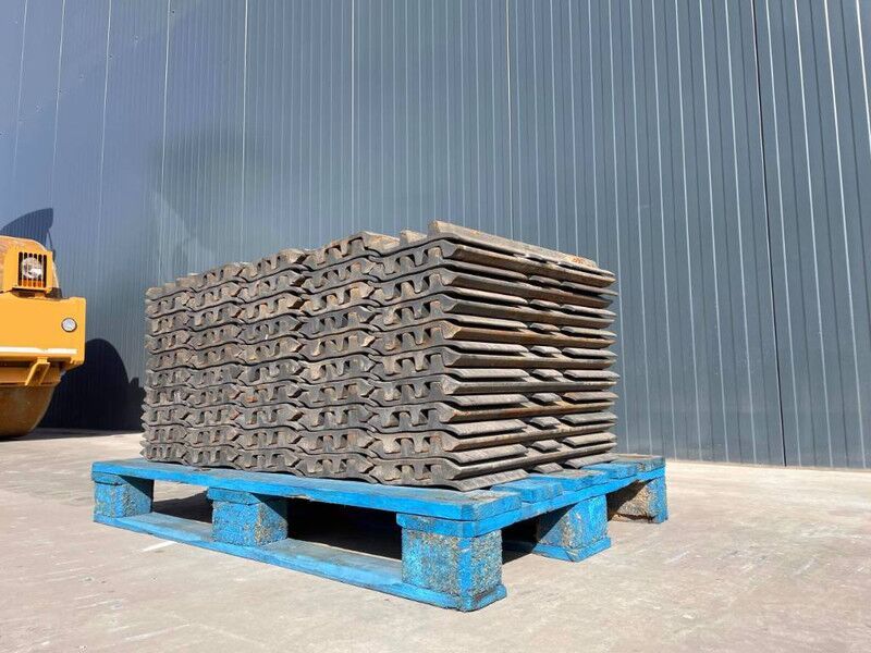 Hyundai R210 / R215 / R220 / R235 / R250 / R260 - Рама/ Шасі в категорії Будівельна техніка: фото 2 Hyundai R210 / R215 / R220 / R235 / R250 / R260 - Рама/ Шасі в категорії Будівельна техніка: фото 2