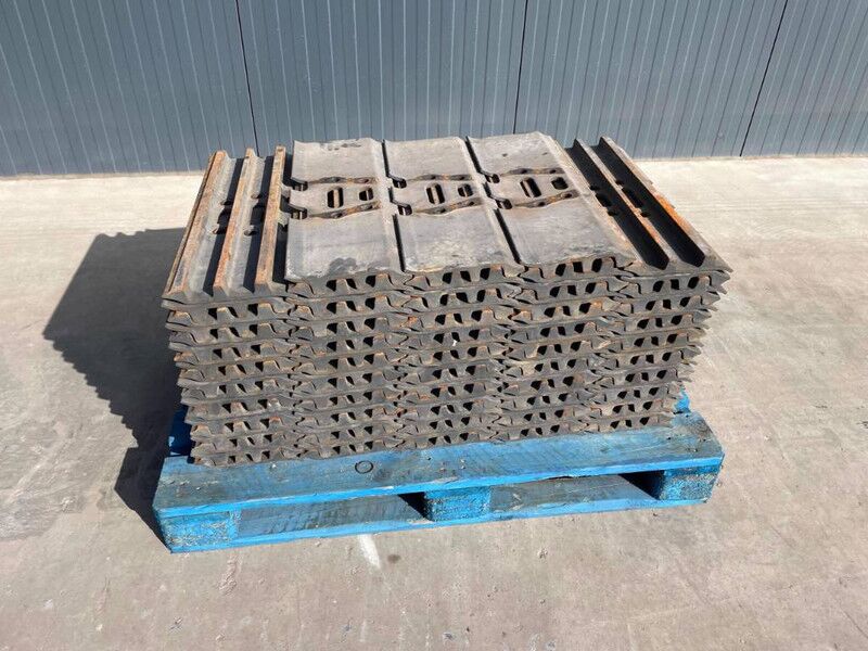 Hyundai R210 / R215 / R220 / R235 / R250 / R260 - Рама/ Шасі в категорії Будівельна техніка: фото 4 Hyundai R210 / R215 / R220 / R235 / R250 / R260 - Рама/ Шасі в категорії Будівельна техніка: фото 4