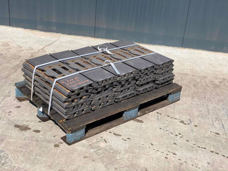 JCB JS240 / JS260 / JS300 Shoes/Pads - Рама/ Шасі в категорії Будівельна техніка: фото 3 JCB JS240 / JS260 / JS300 Shoes/Pads - Рама/ Шасі в категорії Будівельна техніка: фото 3