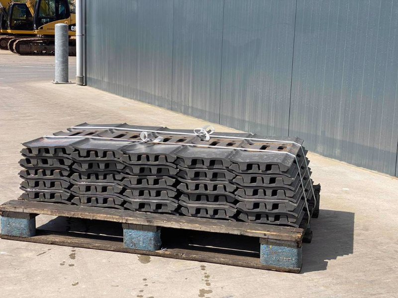 JCB JS240 / JS260 / JS300 Shoes/Pads - Рама/ Шасі в категорії Будівельна техніка: фото 5 JCB JS240 / JS260 / JS300 Shoes/Pads - Рама/ Шасі в категорії Будівельна техніка: фото 5