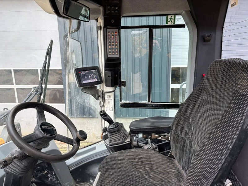 Колісний навантажувач Liebherr L580: фото 19