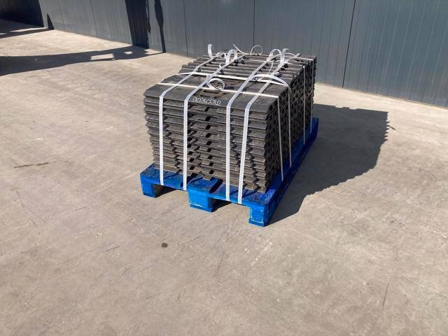 Sany SY210 / SY230 700mm Shoes - Рама/ Шасі в категорії Будівельна техніка: фото 1 Sany SY210 / SY230 700mm Shoes - Рама/ Шасі в категорії Будівельна техніка: фото 1