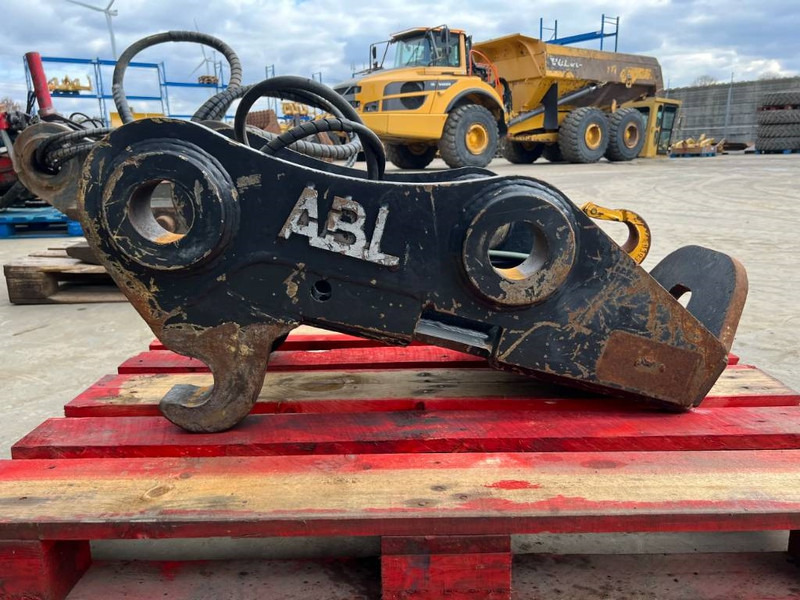 Volvo S1 - 323D - Зчіпний пристрій в категорії Будівельна техніка: фото 4 Volvo S1 - 323D - Зчіпний пристрій в категорії Будівельна техніка: фото 4