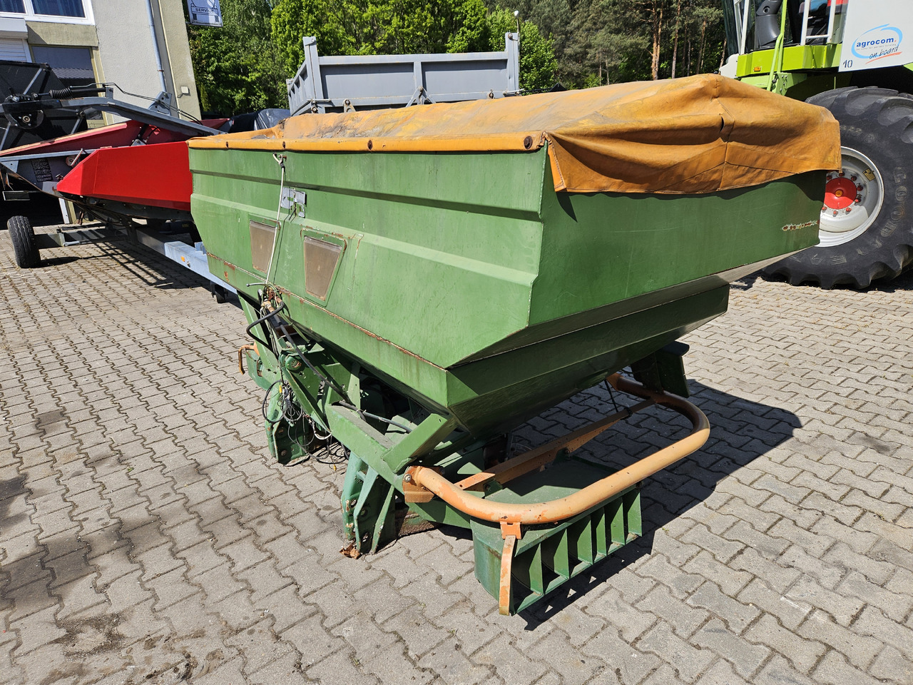 Amazone - Аплікатор для внесення добрив в грунт: фото 5 Amazone - Аплікатор для внесення добрив в грунт: фото 5