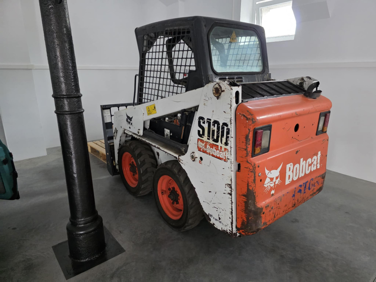 BOBCAT S100 - Міні-навантажувач: фото 1 BOBCAT S100 - Міні-навантажувач: фото 1