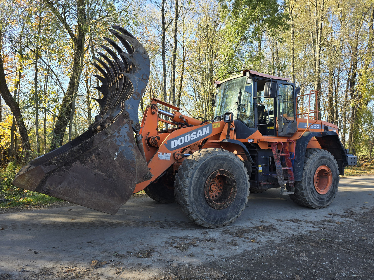 DOOSAN DL300-3 z WAGĄ - Колісний навантажувач: фото 4 DOOSAN DL300-3 z WAGĄ - Колісний навантажувач: фото 4