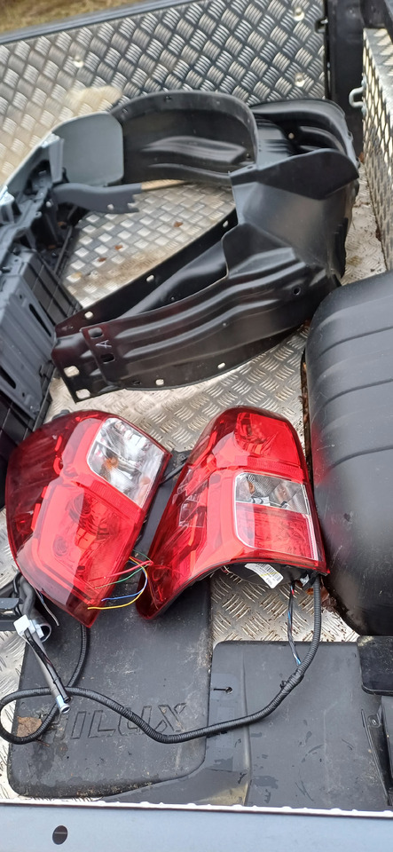 TOYOTA HILUX Extracab (2023 r.) NOWA paka skrzynia - Інша техніка: фото 2 TOYOTA HILUX Extracab (2023 r.) NOWA paka skrzynia - Інша техніка: фото 2