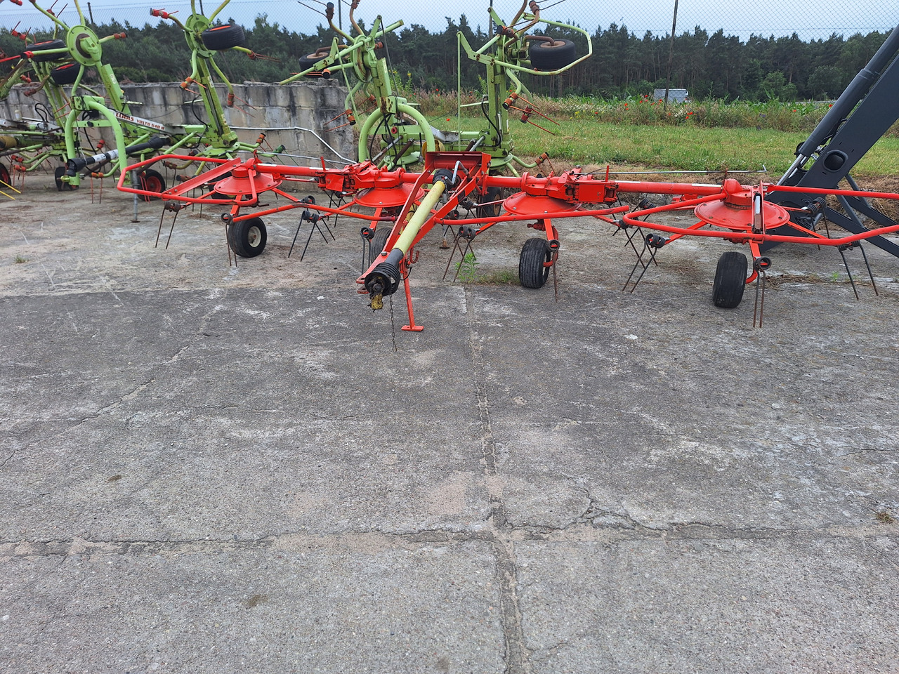 KUHN 5001T - Сіноворушилка: фото 2 KUHN 5001T - Сіноворушилка: фото 2