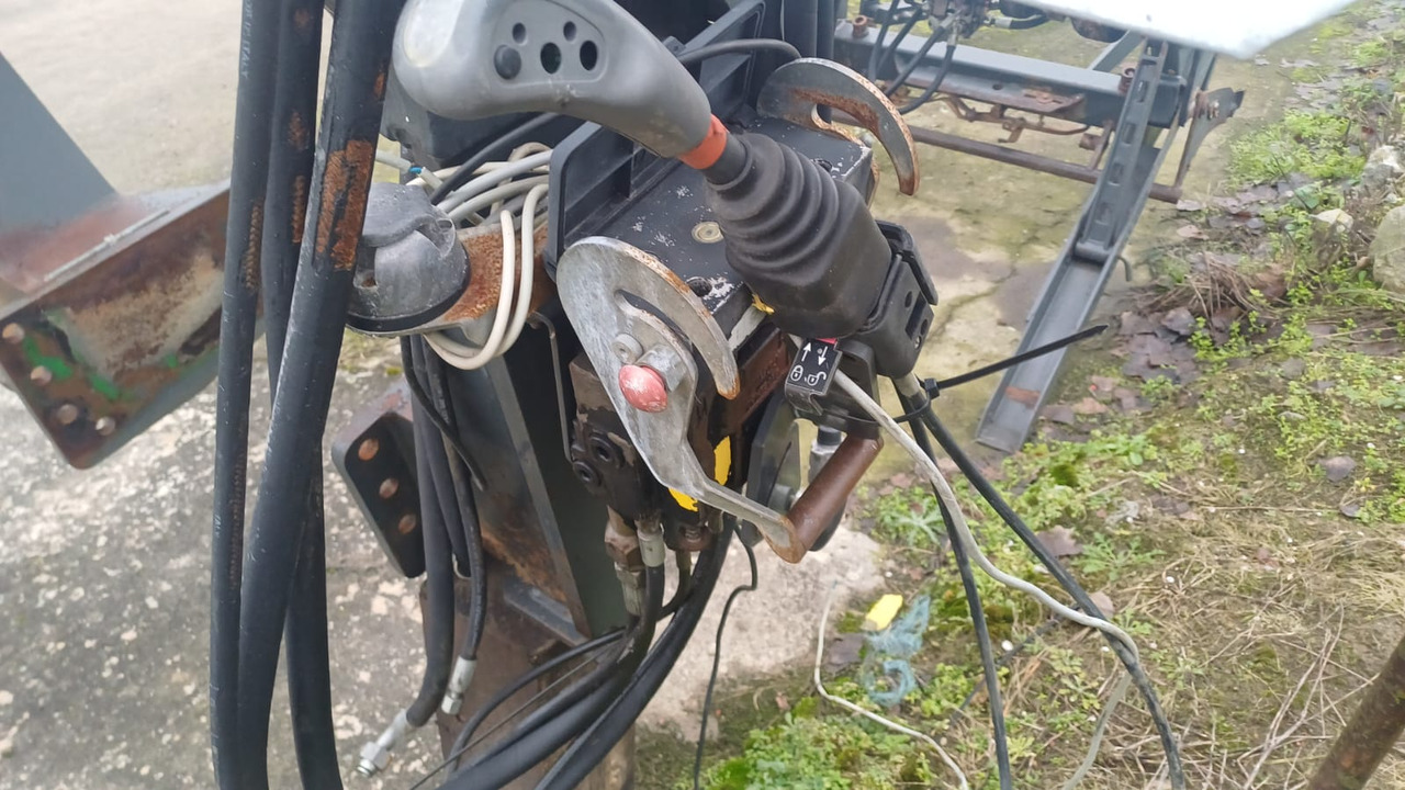 MANIP MP85A - Фронтальний навантажувач для трактора: фото 2 MANIP MP85A - Фронтальний навантажувач для трактора: фото 2