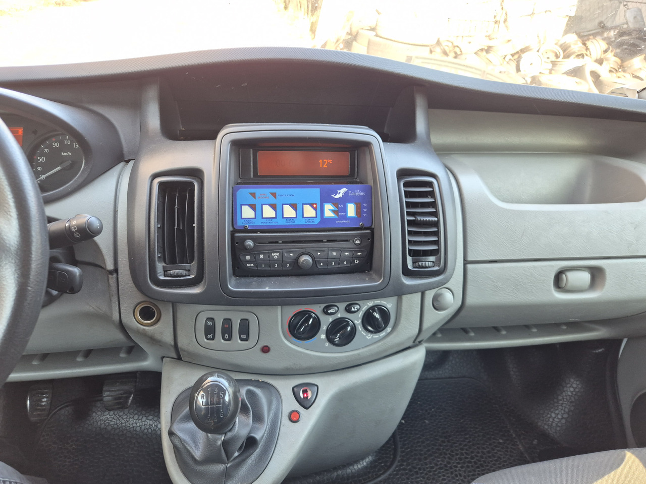 RENAULT Trafic 2.0 dCi 115 KM - Карета швидкої допомоги: фото 2 RENAULT Trafic 2.0 dCi 115 KM - Карета швидкої допомоги: фото 2
