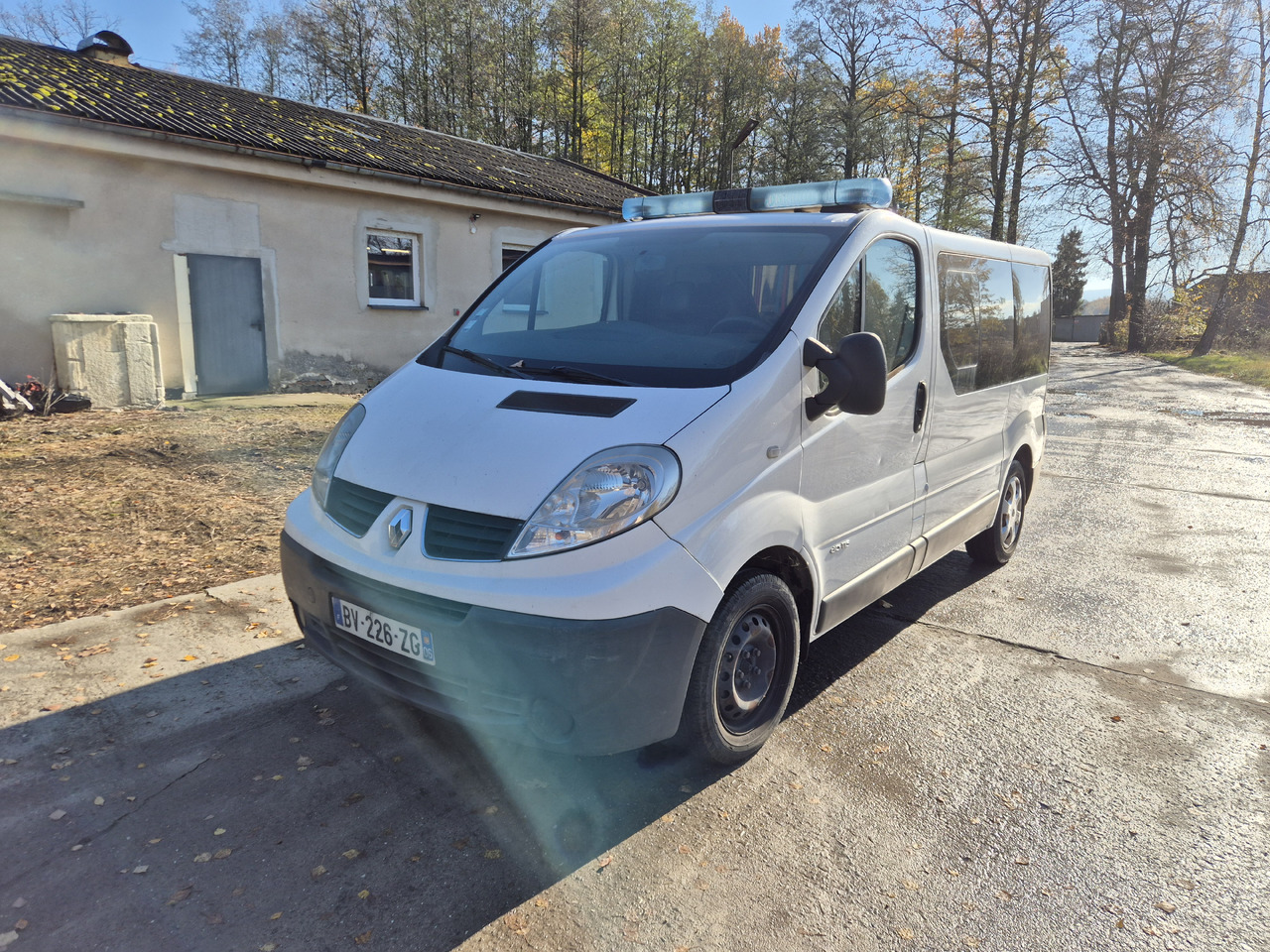 RENAULT Trafic 2.0 dCi 115 KM - Карета швидкої допомоги: фото 4 RENAULT Trafic 2.0 dCi 115 KM - Карета швидкої допомоги: фото 4