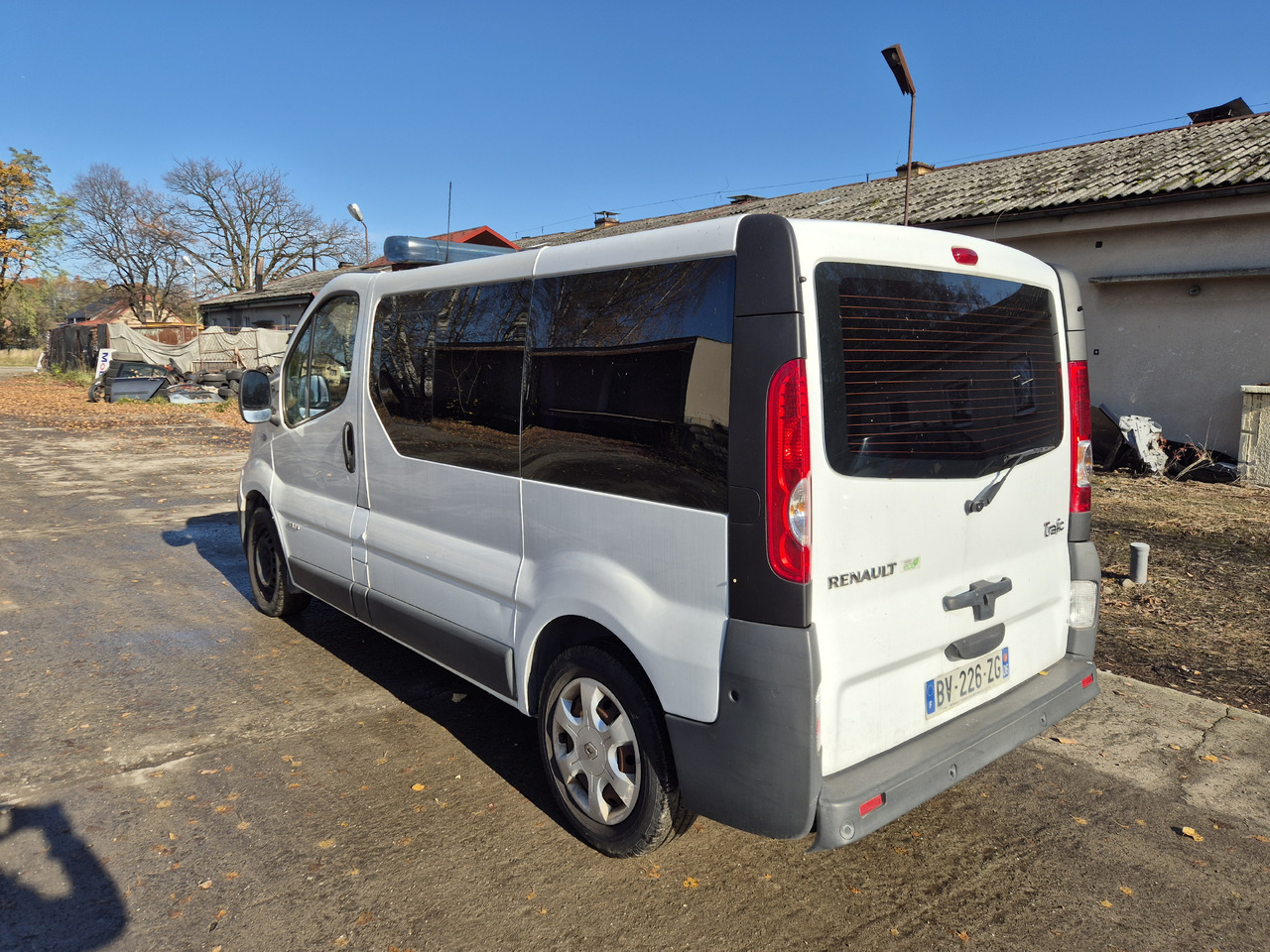 RENAULT Trafic 2.0 dCi 115 KM - Карета швидкої допомоги: фото 5 RENAULT Trafic 2.0 dCi 115 KM - Карета швидкої допомоги: фото 5