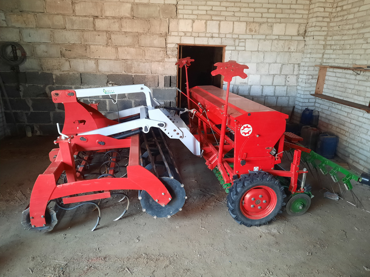 UNIA POZNANIAK 370/2.7L + ARAMIS 2,7R - Посівний комплекс: фото 2 UNIA POZNANIAK 370/2.7L + ARAMIS 2,7R - Посівний комплекс: фото 2