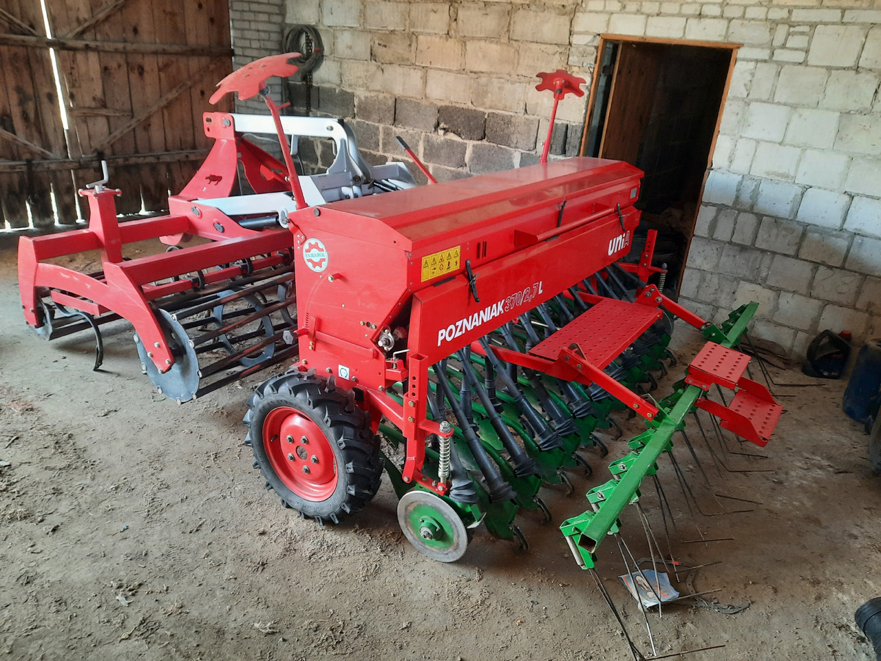 UNIA POZNANIAK 370/2.7L + ARAMIS 2,7R - Посівний комплекс: фото 1 UNIA POZNANIAK 370/2.7L + ARAMIS 2,7R - Посівний комплекс: фото 1