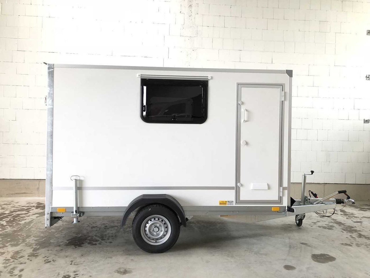 BLYSS F1330HD Rampe Tür 2 Fenster Kofferanhänger - Закритий кузов причіп: фото 5 BLYSS F1330HD Rampe Tür 2 Fenster Kofferanhänger - Закритий кузов причіп: фото 5