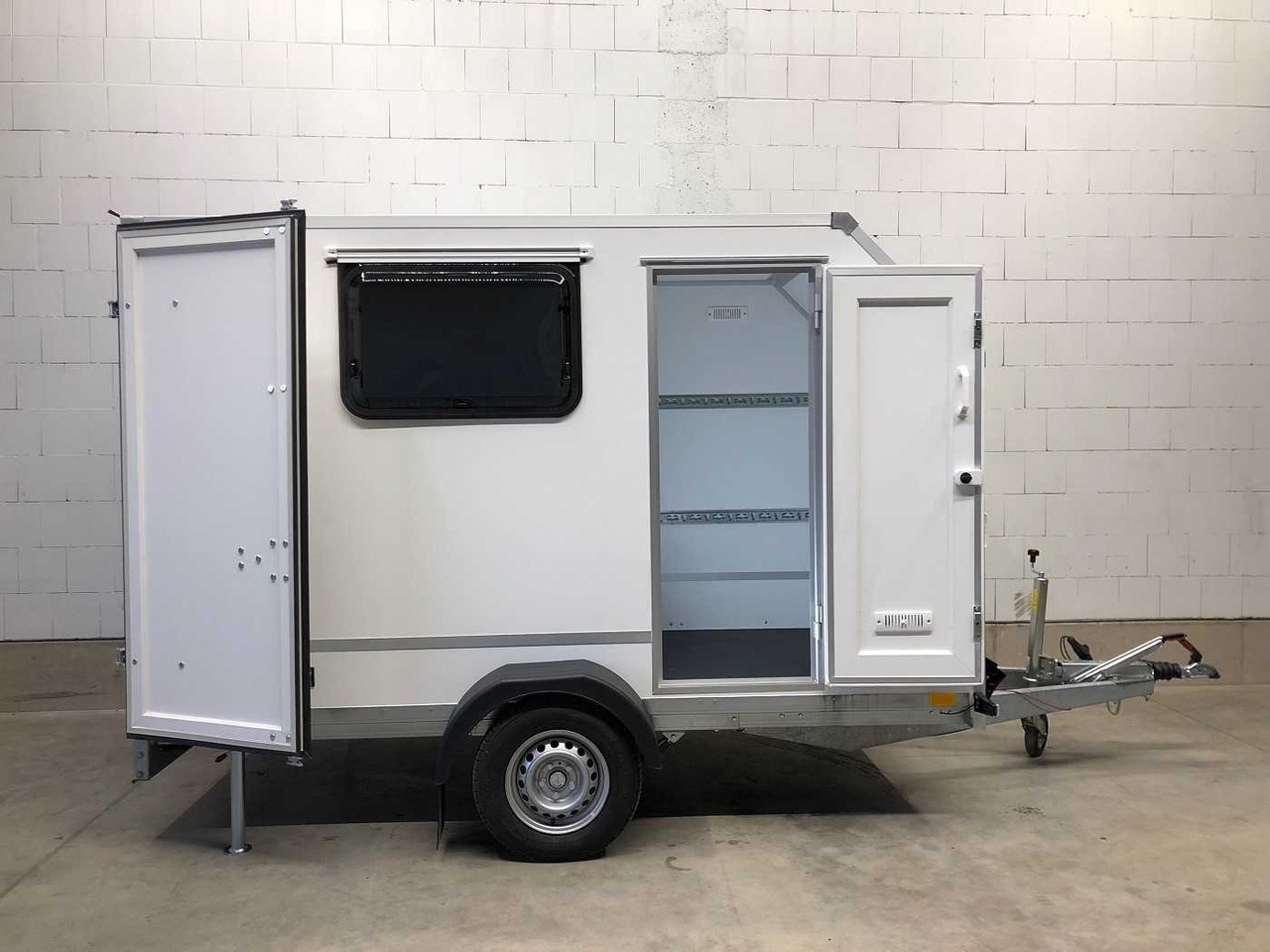 BLYSS F1330HD Seitentür,Fenster,Aero Kofferanhänger - Закритий кузов причіп: фото 1 BLYSS F1330HD Seitentür,Fenster,Aero Kofferanhänger - Закритий кузов причіп: фото 1
