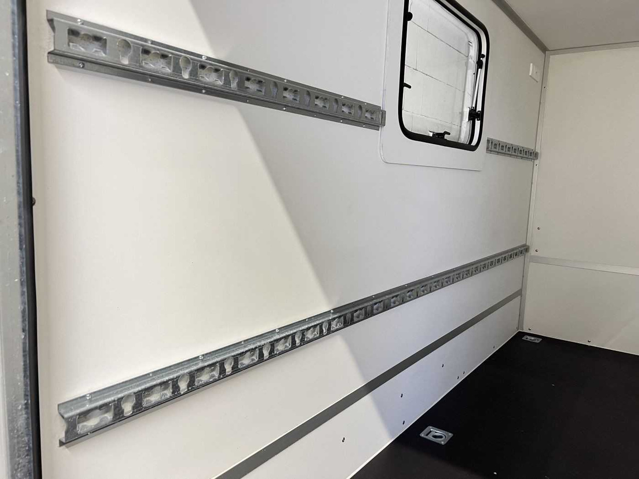 Новий Причіп для мотоцикла BLYSS F2030HTD Rampe Tür 2 Fenster Kofferanhänger: фото 9