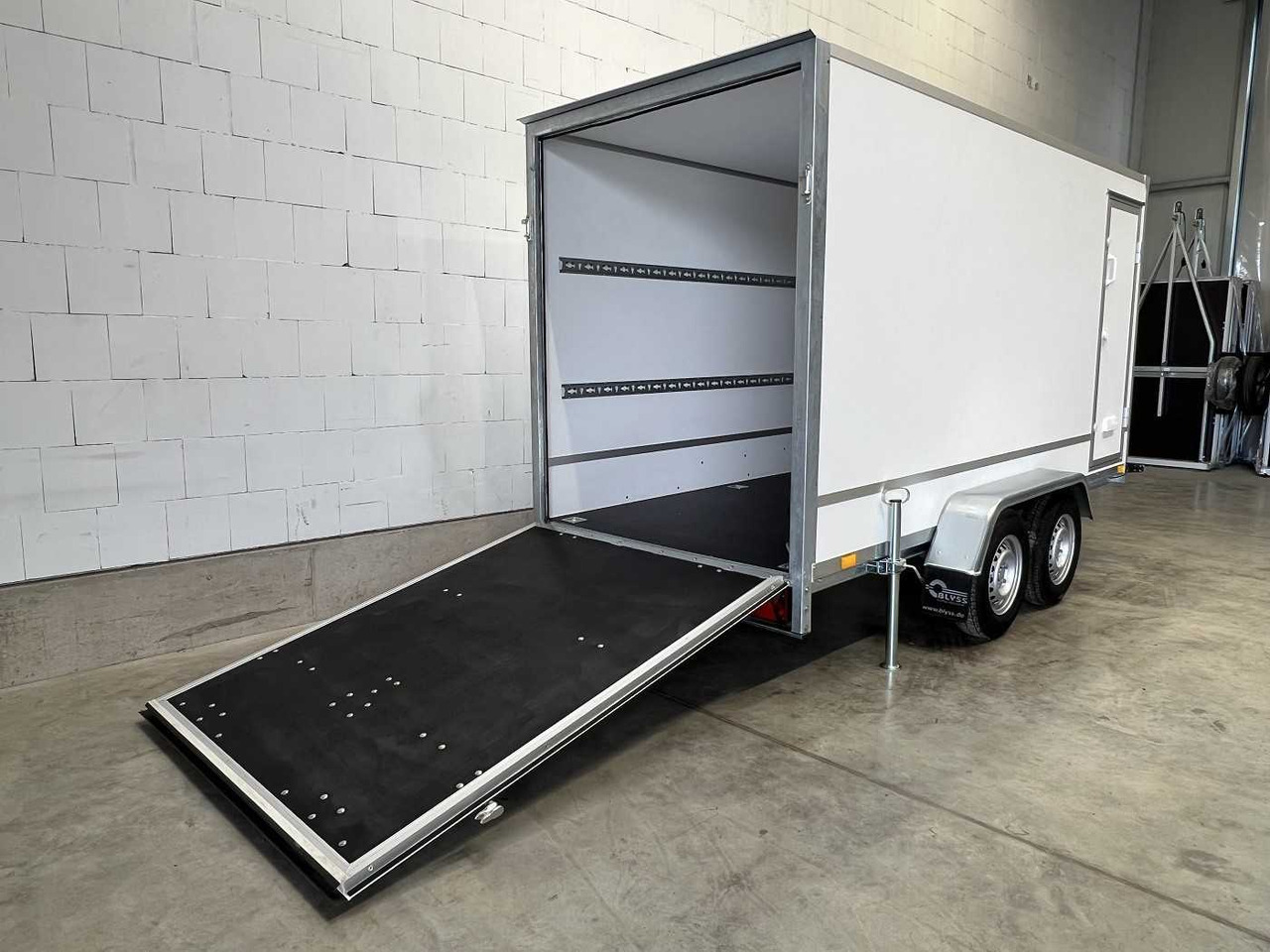 BLYSS F2736HTD Rampe Seitentür Kofferanhänger - Закритий кузов причіп: фото 4 BLYSS F2736HTD Rampe Seitentür Kofferanhänger - Закритий кузов причіп: фото 4