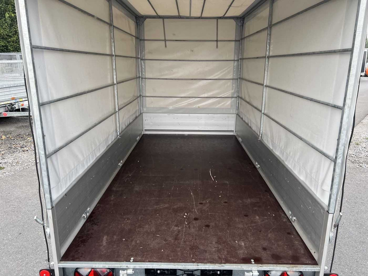 BOECKMANN TL-AL 3015/20 Plane Kastenanhänger gebremst в лізинг BOECKMANN TL-AL 3015/20 Plane Kastenanhänger gebremst: фото 12 BOECKMANN TL-AL 3015/20 Plane Kastenanhänger gebremst в лізинг BOECKMANN TL-AL 3015/20 Plane Kastenanhänger gebremst: фото 12