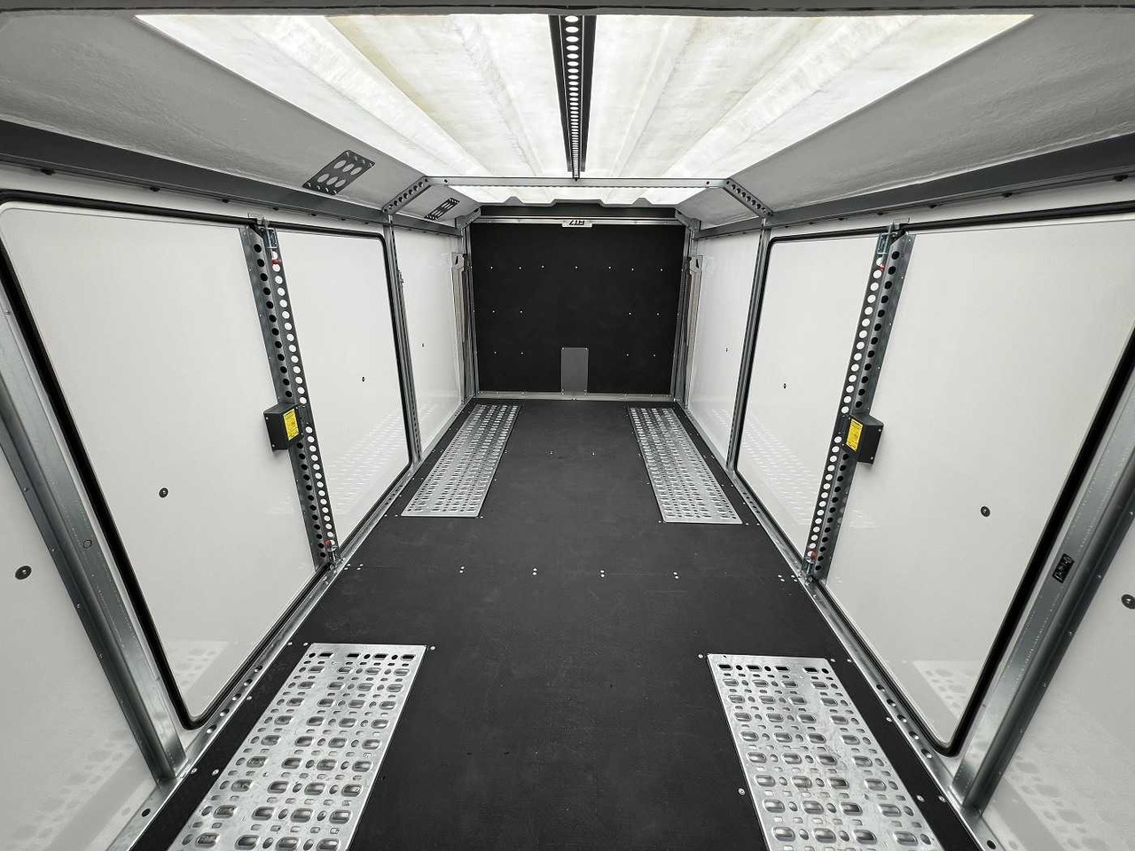 Новий Автовоз причіп BRIAN_JAMES Race Transporter 7 Autotransporter geschlossen: фото 18