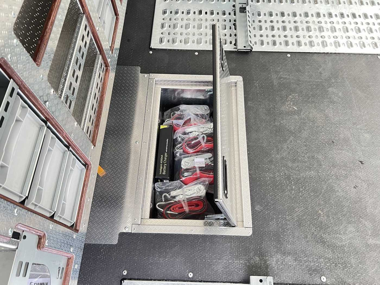 Новий Автовоз причіп BRIAN_JAMES Race Transporter 7 Autotransporter geschlossen: фото 21