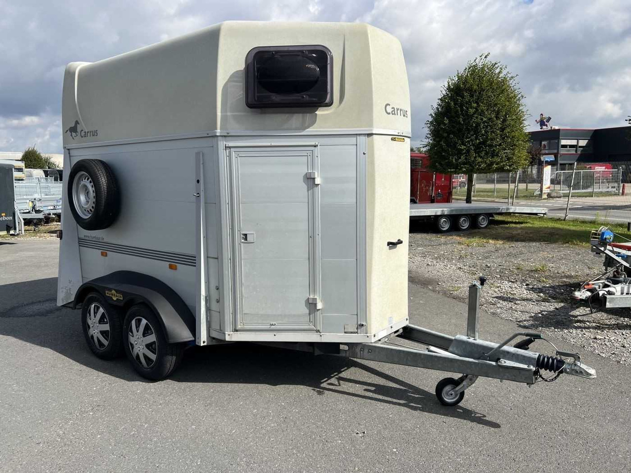 HUMBAUR HP 2000 Pferdeanhänger - Причеп для легкових автомобілів: фото 2 HUMBAUR HP 2000 Pferdeanhänger - Причеп для легкових автомобілів: фото 2