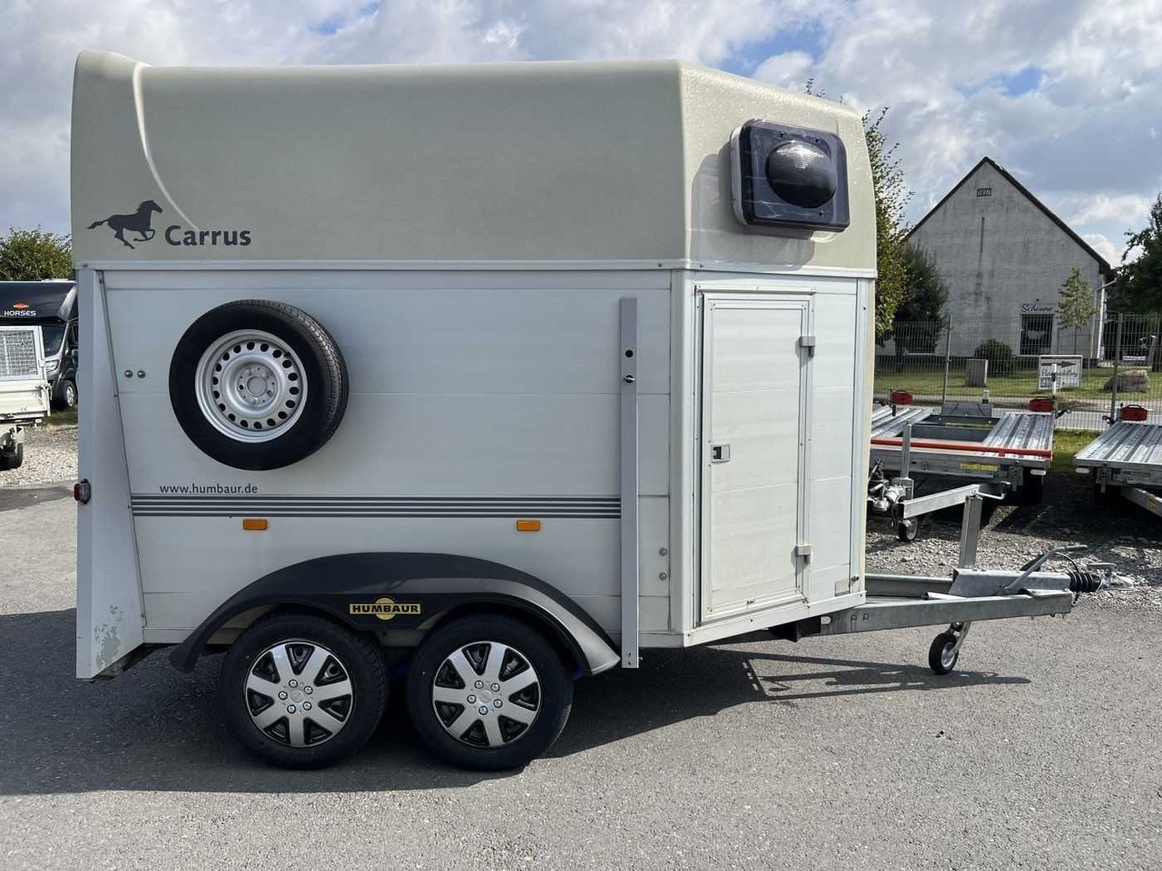 HUMBAUR HP 2000 Pferdeanhänger - Причеп для легкових автомобілів: фото 1 HUMBAUR HP 2000 Pferdeanhänger - Причеп для легкових автомобілів: фото 1