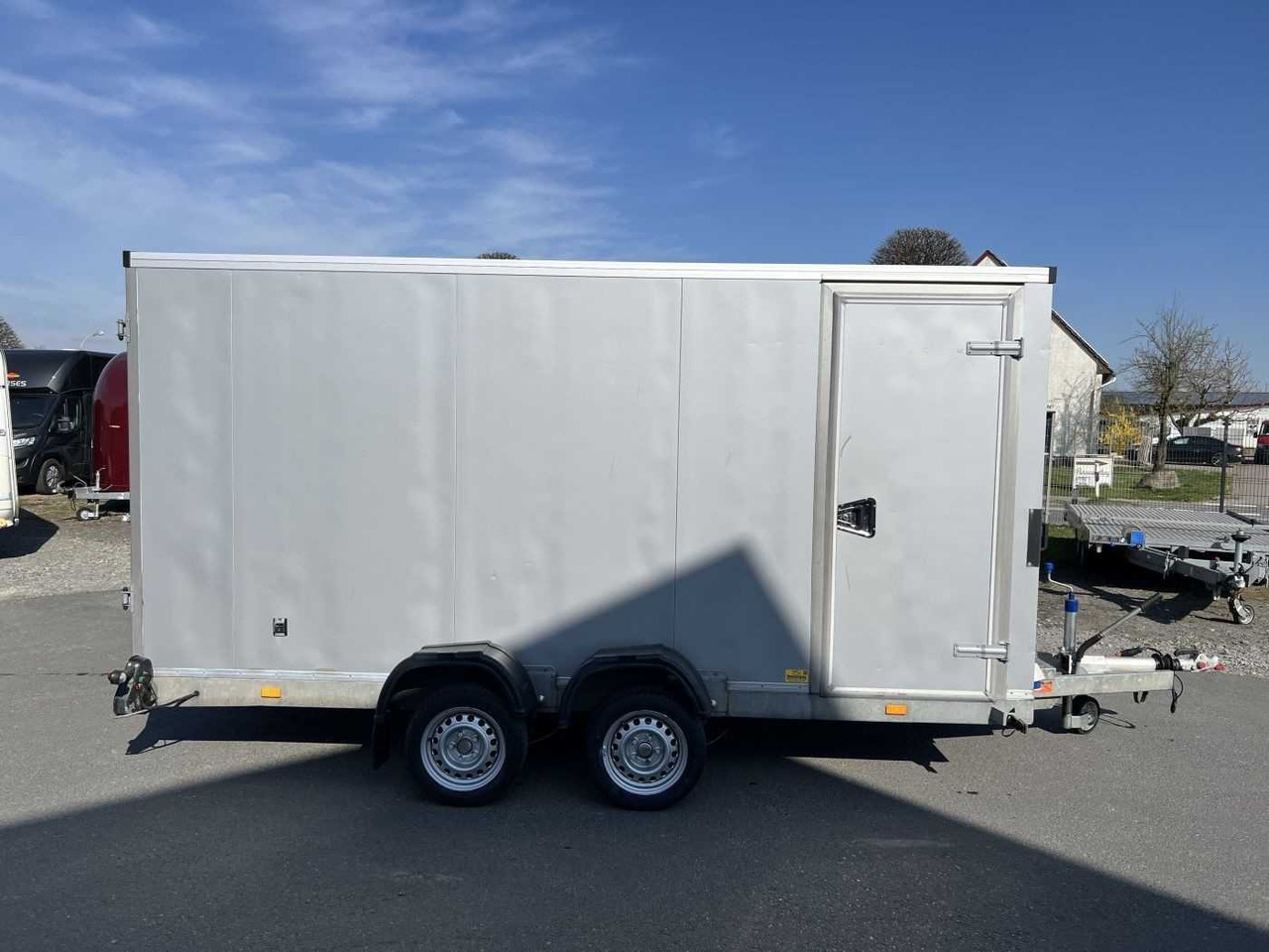 VEZEKO Husky FB K 35.40 Abs EP Tür Koffer Absenker - Закритий кузов причіп: фото 2 VEZEKO Husky FB K 35.40 Abs EP Tür Koffer Absenker - Закритий кузов причіп: фото 2