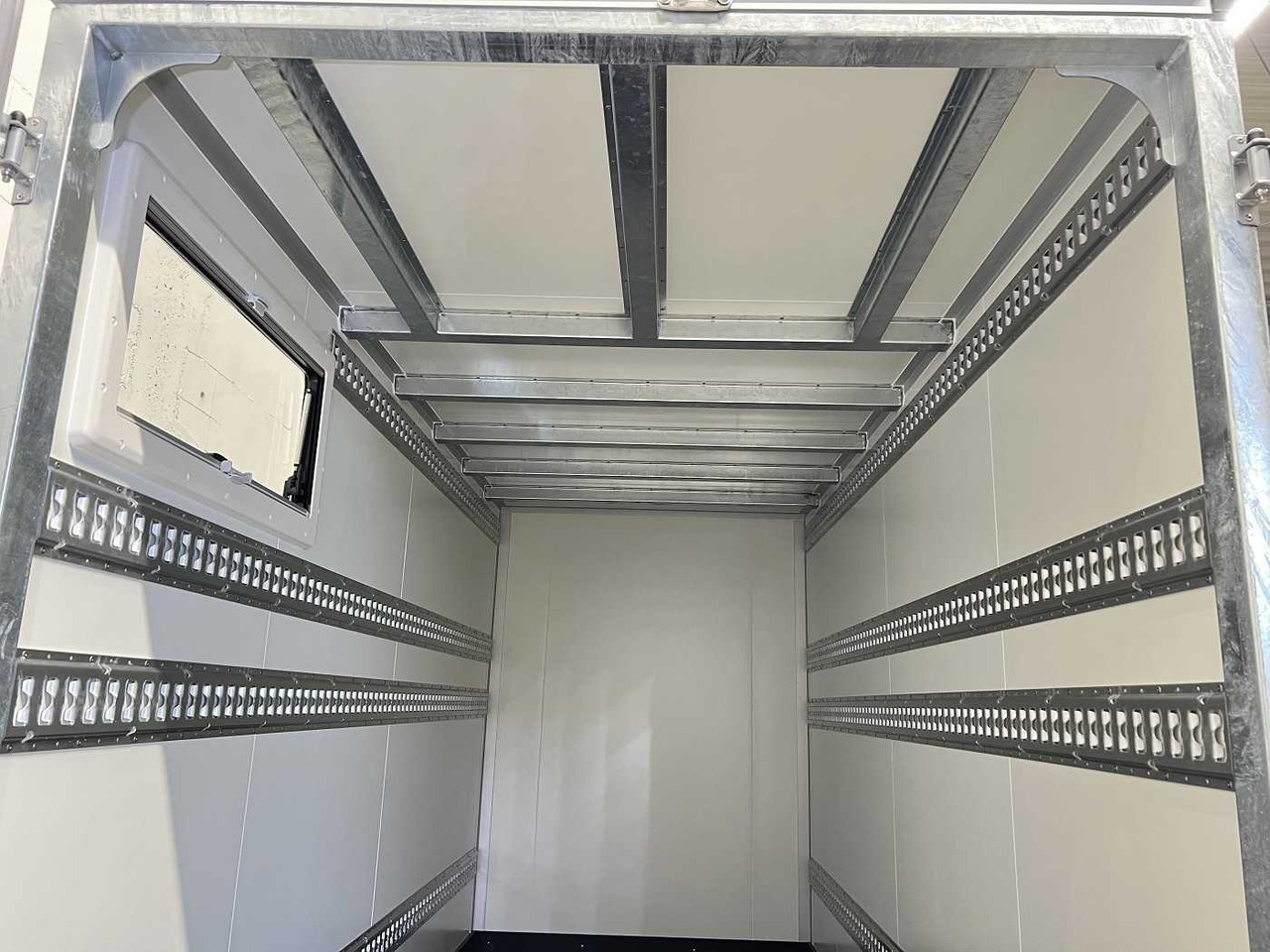 Новий Закритий кузов причіп VEZEKO TK B 27.35 Individual Kofferanhänger: фото 8