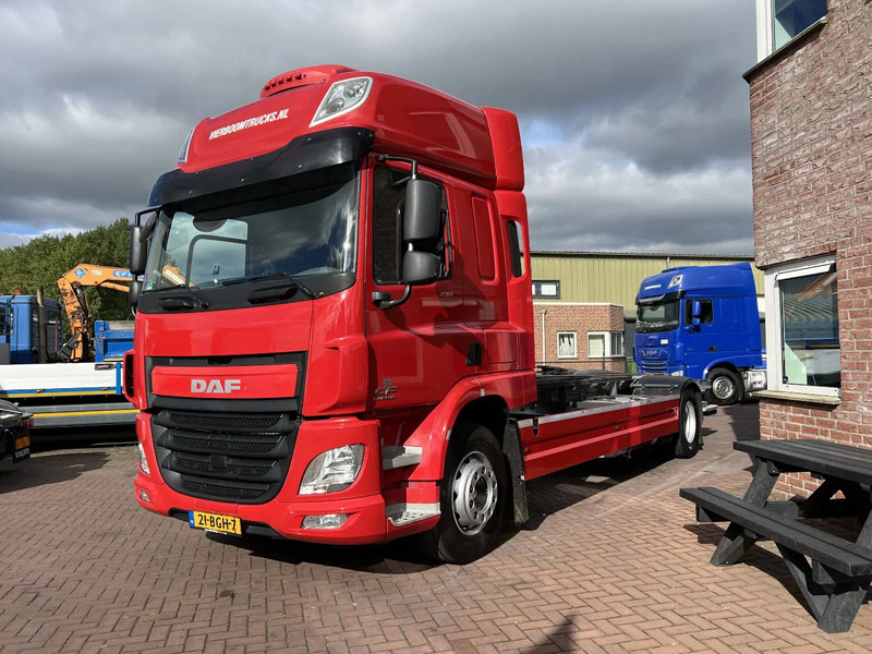 DAF CF 290 4X2 EURO6 SPACECAB RENOVA / VANGMUIL / LAADKLEP / TOP STAAT - Контейнеровоз/ Змінний кузов вантажівка: фото 2 DAF CF 290 4X2 EURO6 SPACECAB RENOVA / VANGMUIL / LAADKLEP / TOP STAAT - Контейнеровоз/ Змінний кузов вантажівка: фото 2