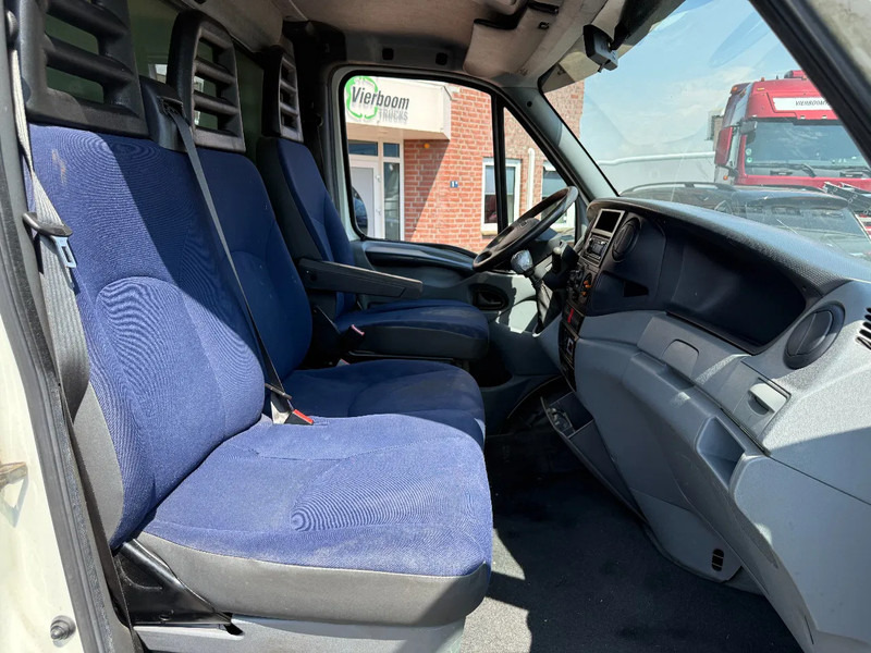Iveco Daily Daily 40C15 Koffer mit Isokoffer (mit Heizung) und Ladebordwand - Фургон з закритим кузовом: фото 5 Iveco Daily Daily 40C15 Koffer mit Isokoffer (mit Heizung) und Ladebordwand - Фургон з закритим кузовом: фото 5