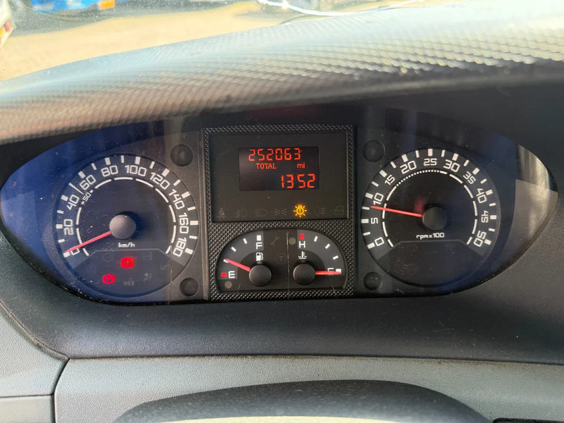 Iveco Daily Daily 40C15 Koffer mit Isokoffer (mit Heizung) und Ladebordwand - Фургон з закритим кузовом: фото 3 Iveco Daily Daily 40C15 Koffer mit Isokoffer (mit Heizung) und Ladebordwand - Фургон з закритим кузовом: фото 3