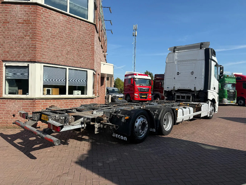 Mercedes-Benz Actros Actros 2542LL 6X2 BDF / ACC / AHK/ TUV 8-2026 / NL TRUCK - Контейнеровоз/ Змінний кузов вантажівка: фото 4 Mercedes-Benz Actros Actros 2542LL 6X2 BDF / ACC / AHK/ TUV 8-2026 / NL TRUCK - Контейнеровоз/ Змінний кузов вантажівка: фото 4