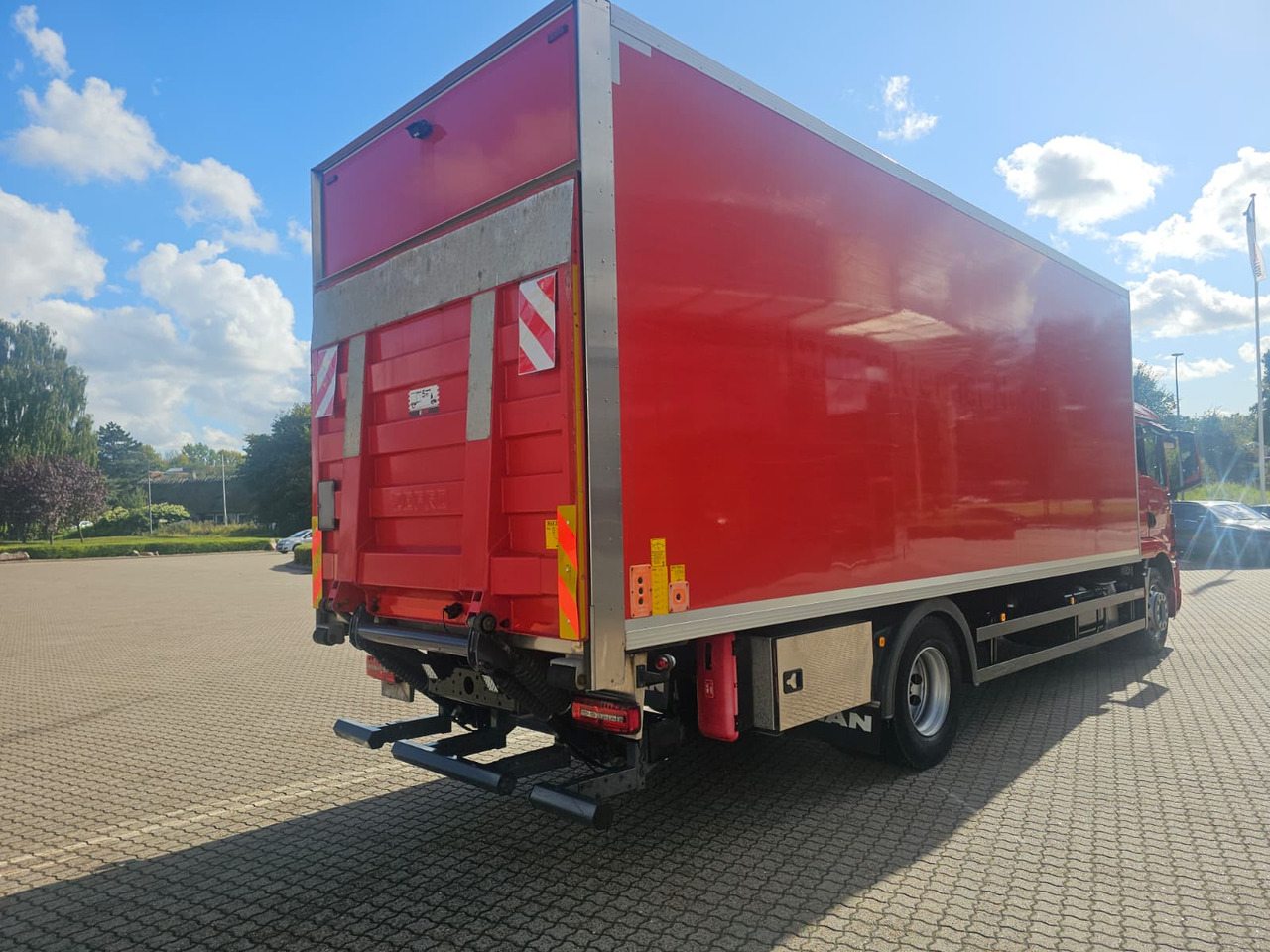 MAN TGM 18.320 - Вантажівка з закритим кузовом: фото 4 MAN TGM 18.320 - Вантажівка з закритим кузовом: фото 4