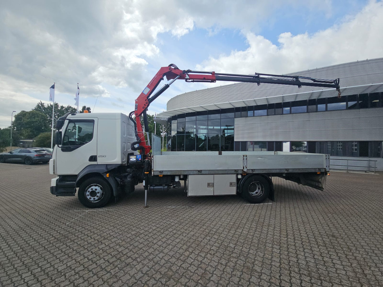 Volvo FL250 - Бортова вантажівка/ Платформа, Вантажівка з маніпулятором: фото 4 Volvo FL250 - Бортова вантажівка/ Платформа, Вантажівка з маніпулятором: фото 4