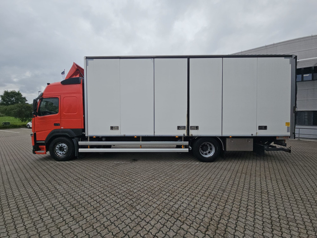 Volvo FM340 - Вантажівка з закритим кузовом: фото 3 Volvo FM340 - Вантажівка з закритим кузовом: фото 3