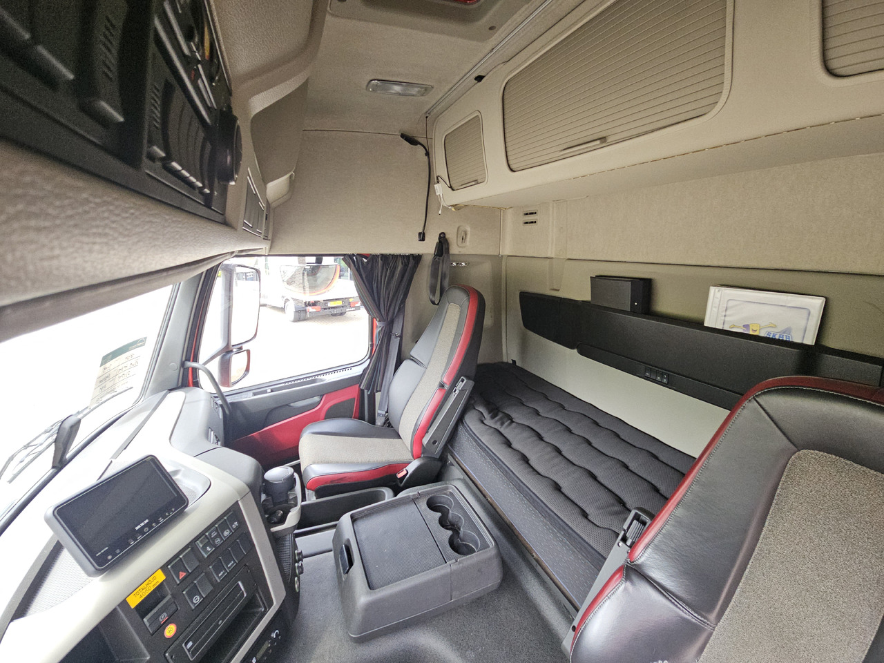Volvo FM340 - Вантажівка з закритим кузовом: фото 5 Volvo FM340 - Вантажівка з закритим кузовом: фото 5