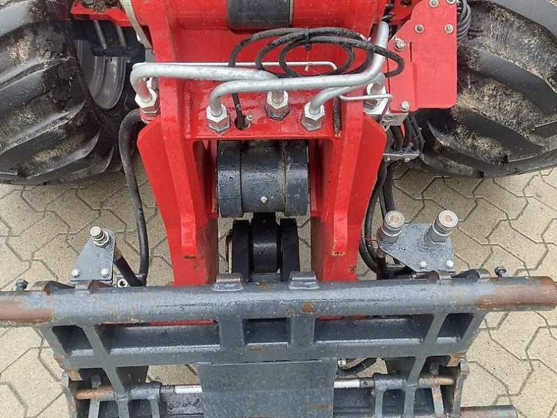 Schäffer 6680T - Телескопічний фронтальний навантажувач: фото 5 Schäffer 6680T - Телескопічний фронтальний навантажувач: фото 5