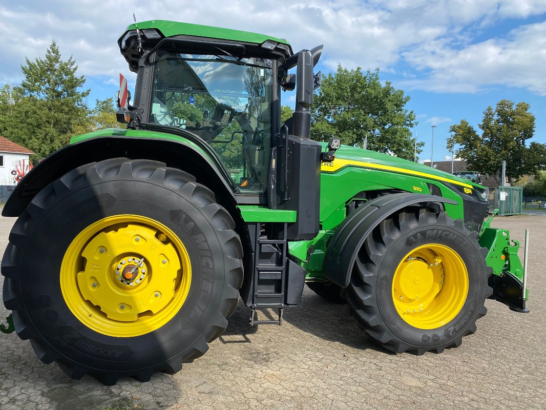 John Deere 8R 310 - Трактор: фото 2 John Deere 8R 310 - Трактор: фото 2