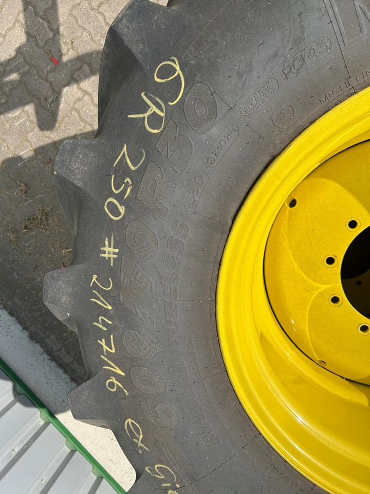 Michelin Kompletträder 710/70R42 600/70R30 - Шина в категорії Сільськогосподарська техніка: фото 4 Michelin Kompletträder 710/70R42 600/70R30 - Шина в категорії Сільськогосподарська техніка: фото 4