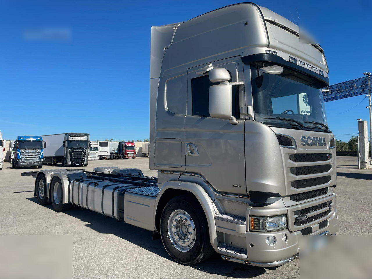 SCANIA R580 - Вантажівка шасі: фото 2 SCANIA R580 - Вантажівка шасі: фото 2
